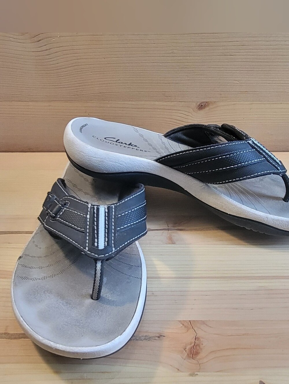 CLARKS Sunmaze Cloudsteppers Size 6 Black Women Flip Flop Wedge Sandals